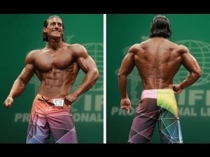Inside a Men’s Physique Cycle